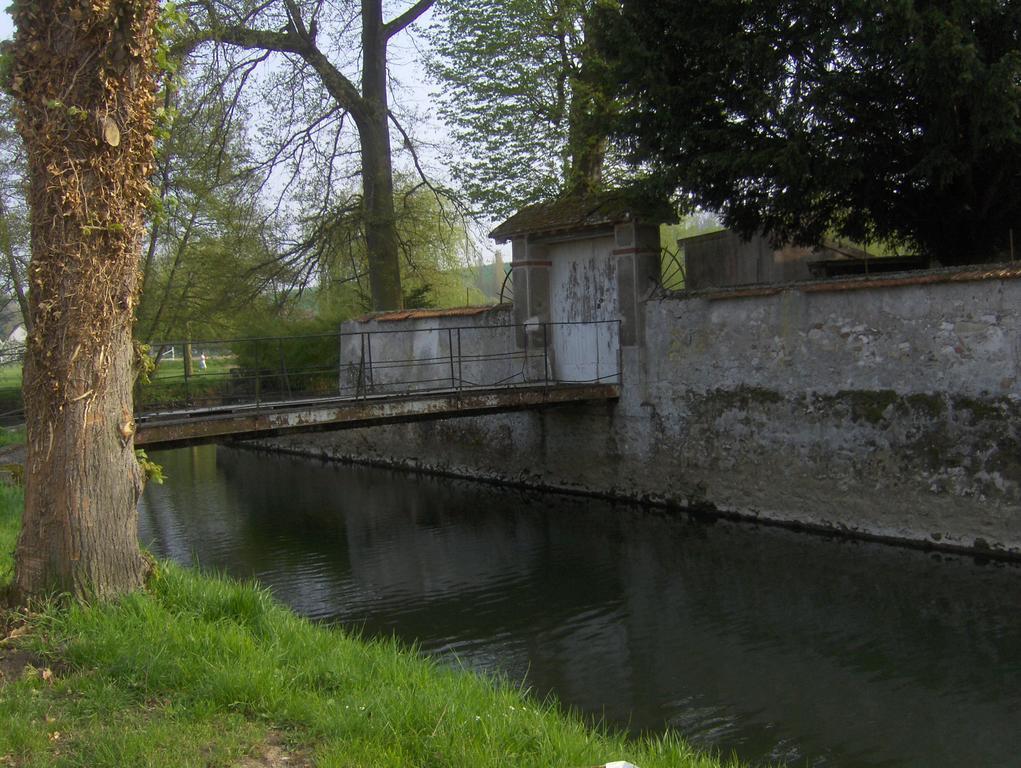 Gite Les Iris Villa Crecy-la-Chapelle Bagian luar foto